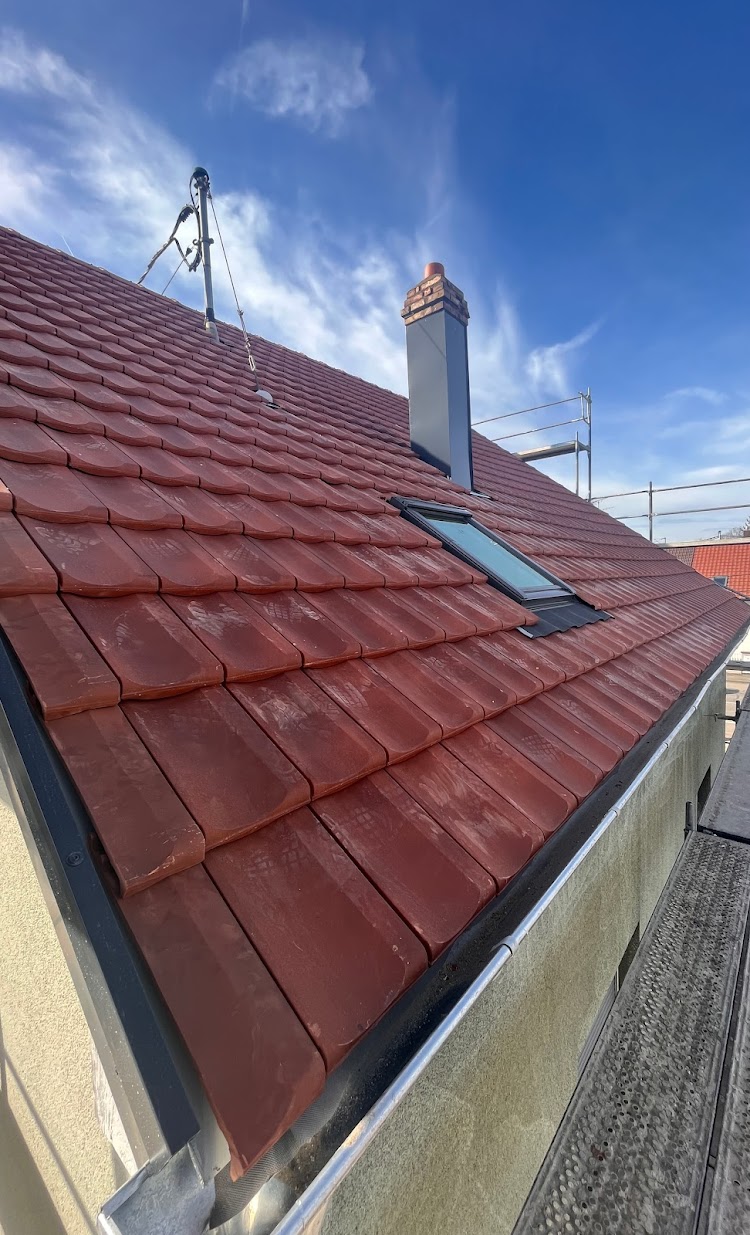 Toiture tuile avec zinguerie réalisée par MD Toitures